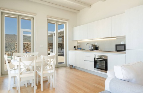 Ios Villa | Stemma is a charming stone villa nestled on a hillside above Mylopotas