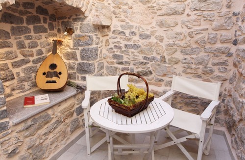 Mesta Hotel | Stoes Traditional Suites