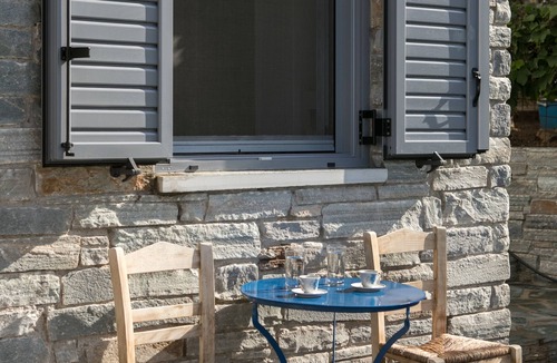 Nea Styra House | Stone & Cozy Studio ιdeal for relaxed holidays, 100m from the beach!