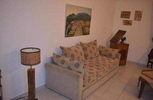 Naousa Apartment | Stravos Platanos Διαμέρισμα στην παραδοσιακή γειτονιά του Στραβού Πλάτανου
