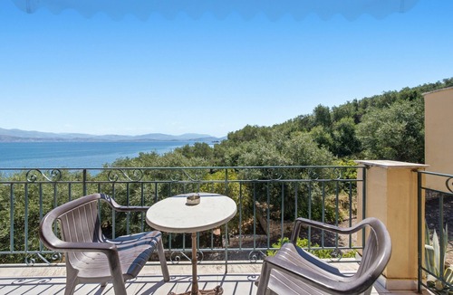 Apraos Apartment | Studio Apartment 'Apraos Bay Hotel 19' with Sea View, Wi-Fi and Air Conditioning