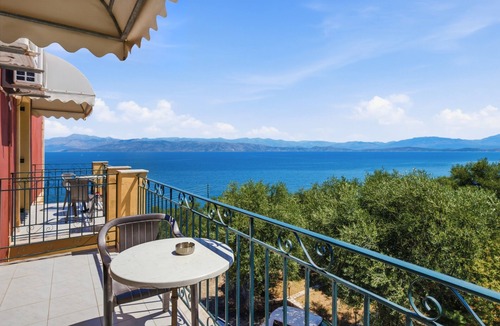 Apraos Apartment | Studio Apartment 'Apraos Bay Hotel Room 2' with Sea View, Wi-Fi, and Air Conditioning