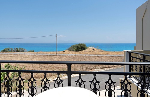 Kardamena Apartment | Studio Apartment 'Athina Seaside' with Balcony, Wi-Fi and Air Conditioning
