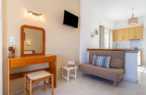 Astrakeri Apartment | Studio Apartment 'Grand 7' with Sea View, Wi-Fi and Air Conditioning