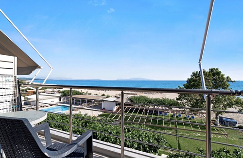 Pidima Kyras Apartment | Studio Apartment 'Iguana 17' with Sea View, Wi-Fi and Air Conditioning