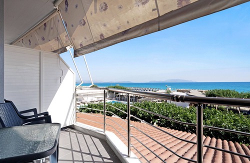 Pidima Kyras Apartment | Studio Apartment 'Iguana 10' with Shared Pool, Wi-Fi and Air Conditioning