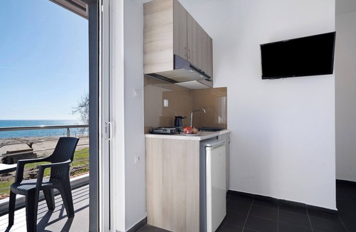Pidima Kyras Apartment | Studio Apartment 'Iguana 3' with Sea View, Wi-Fi and Air Conditioning