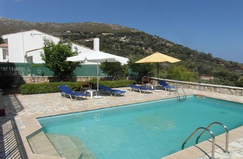 Ratzakli Apartment | Studio apartment in detached Villa with Pool: (sleeps 2 or 3)