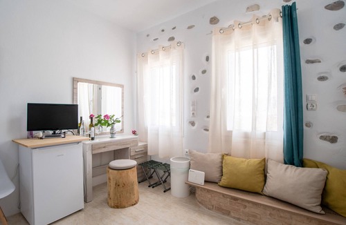 Marpissa Apartment | Studio Apartment 'Ktima San Antonio Paros - Parion' with Sea View, Wi-Fi and Air Conditioning