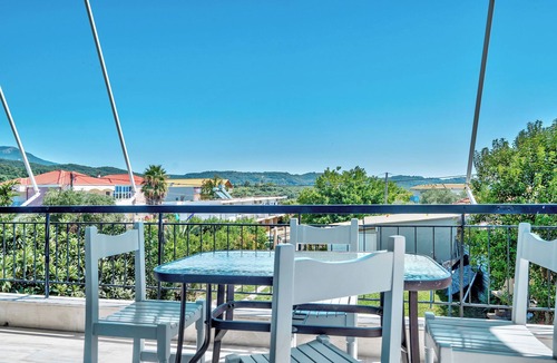 Zalongo Apartment | Studio Apartment 'Labros 4' with Mountain View, Wi-Fi and Air Conditioning