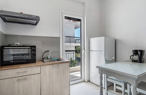 Zalongo Apartment | Studio Apartment 'Labros 3' with Mountain View, Wi-Fi and Air Conditioning