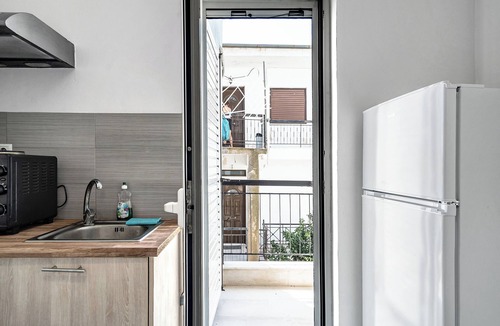 Zalongo Apartment | Studio Apartment 'Labros 3' with Mountain View, Wi-Fi and Air Conditioning