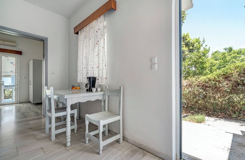 Zalongo Apartment | Studio Apartment 'Labros 1' with Mountain View, Wi-Fi and Air Conditioning