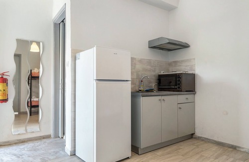 Zalongo Apartment | Studio Apartment 'Labros 1' with Mountain View, Wi-Fi and Air Conditioning