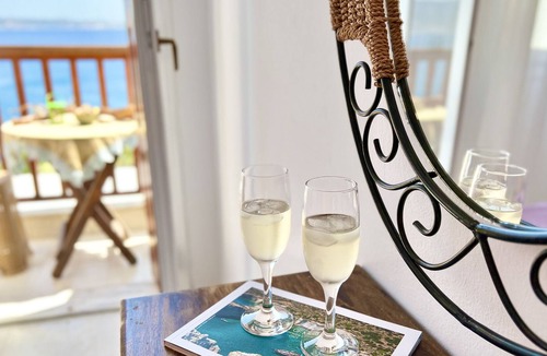 Adamas Apartment | Studio Apartment 'Maya Mallis Seaview 2' with sea view, Wi-Fi and air conditioning
