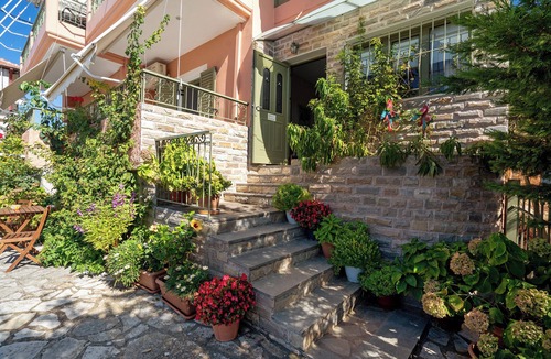 Kalamitsi Apartment | Studio Apartment 'Nontas Homes 37' with Mountain View, Wi-Fi and Air Conditioning
