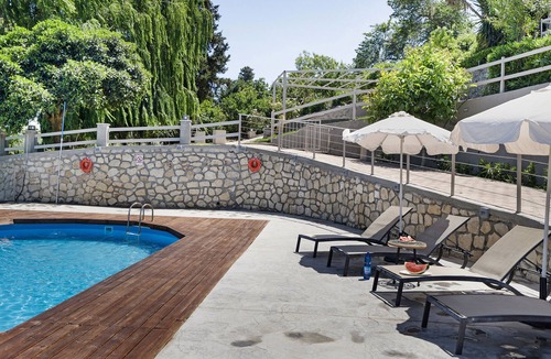 Kaminarata Apartment | Studio Apartment 'Paradiso Verde 102' with Mountain View, Wi-Fi and Air Conditioning