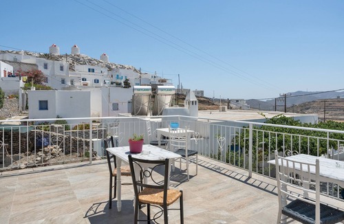 Amorgos Town Apartment | Studio Apartment 'Politimi's N2' with Mountain View, Wi-Fi and Air Conditioning