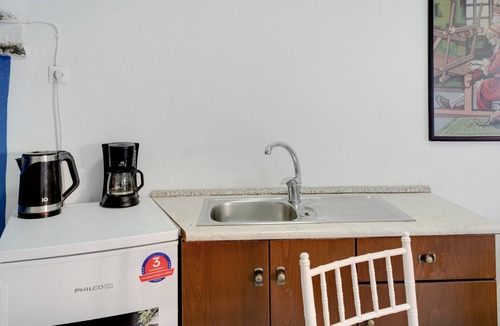 Amorgos Town Apartment | Studio Apartment 'Politimi N7' with Mountain View, Wi-Fi and Air Conditioning