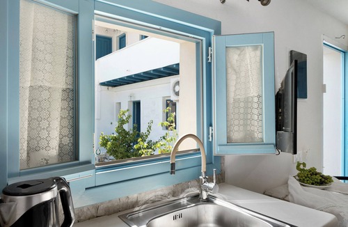 Amorgos Apartment | Studio Apartment 'Politimi N8' with Mountain View, Wi-Fi and Air Conditioning