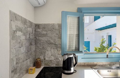 Amorgos Apartment | Studio Apartment 'Politimi N8' with Mountain View, Wi-Fi and Air Conditioning