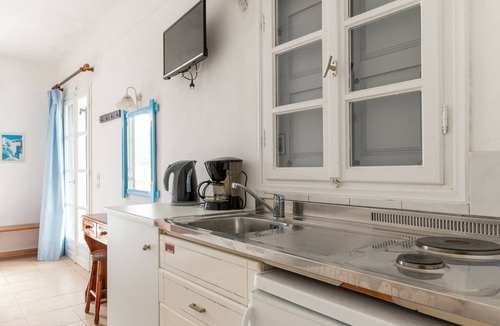 Vathi Apartment | Studio Apartment 'Sifnos 3' with Sea View, Wi-Fi and Air Conditioning