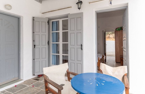 Vathi Apartment | Studio Apartment 'Sifnos 4' with Sea View, Wi-Fi and Air Conditioning