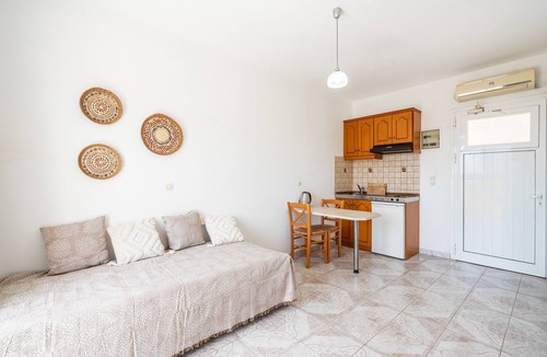 Amoopi Apartment | Studio Apartment 'Studios Fokia Beach 3' with Sea View, Wi-Fi and Air Conditioning