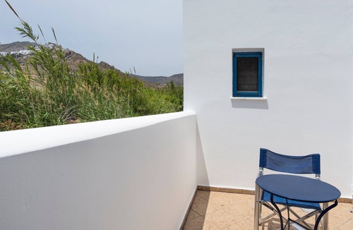 Livadi Apartment | Studio Apartment 'Studios Ninemia Serifos 2' with Sea View, Wi-Fi and Air Conditioning