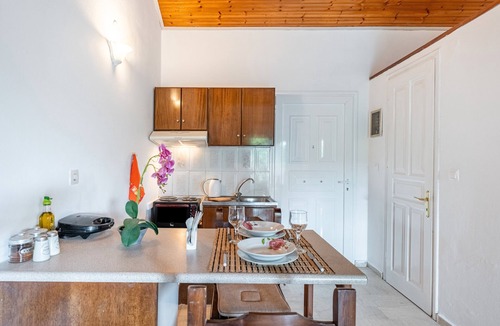 Sidari Apartment | Studio Apartment 'Theodoros' with Shared Garden, Wi-Fi and Air Conditioning