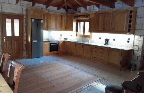 Vatsounia Apartment | Studio Apartment "Tsarouxi Village 1" with Mountain View, Private Terrace & Wi-Fi