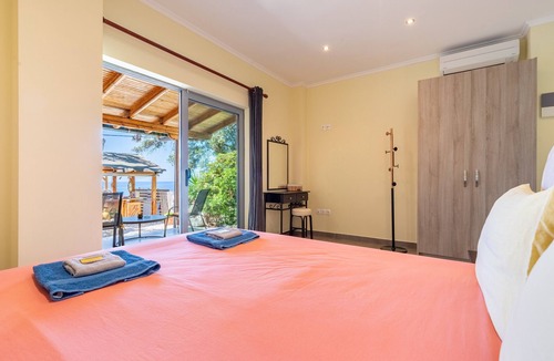 Sinarades Apartment | Studio Apartment 'With Sea View 1' with Sea View, Wi-Fi and Air Conditioning