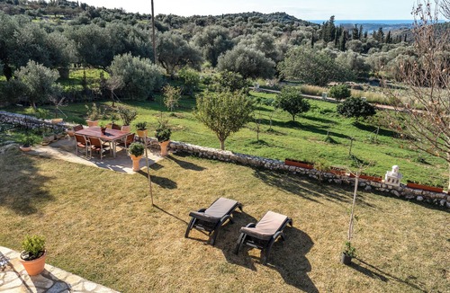 Faraklata Apartment | Studio Apartment "Zoi studio" with Sea View, Shared Garden & Wi-Fi