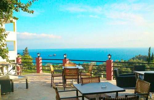 Parelia Apartment | Studio Apartments on Pelekas Beach with swimming pool