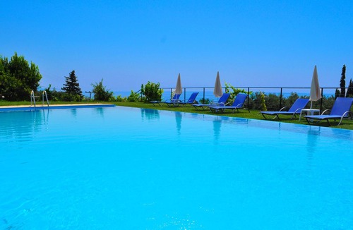 Parelia Apartment | Studio Apartments on Pelekas Beach with swimming pool