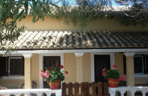 Sidari Apartment | Studio in beautiful garden ELENI FAMILY APARTMENT