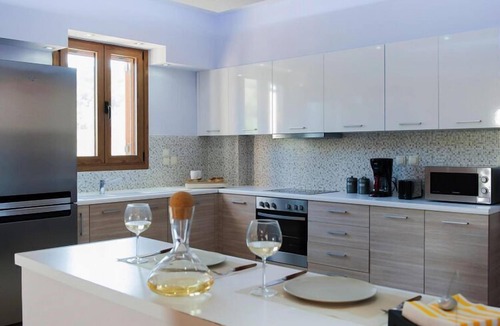 Adele Villa | Stunning 3-Bedroom Cottage in Adele