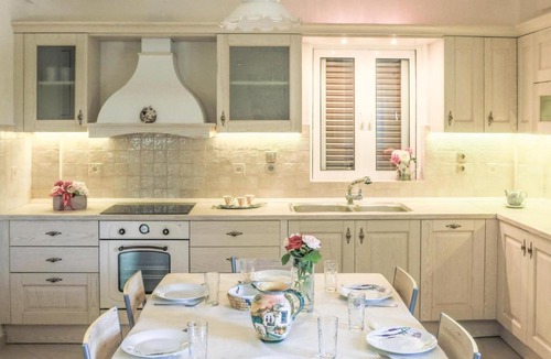 Diakofto House | Stunning home in Diakopto with 4 Bedrooms and WiFi