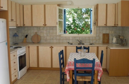 Koroni House | Stunning views, spacious detached house on beach, 15 mins walk to harbour