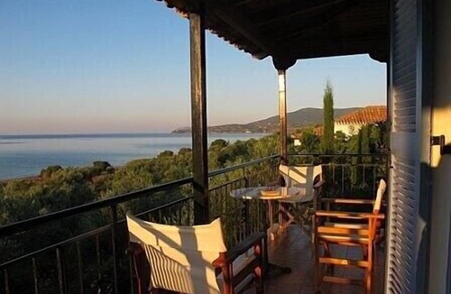 Koroni House | Stunning views, spacious detached house on beach, 15 mins walk to harbour