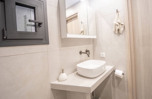 Kalamaria Apartment | Stylish 3-Bed Flat in Kalamaria, Thessaloniki