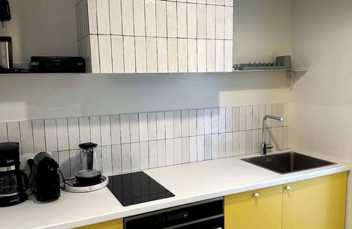 Petralona Apartment | Stylish Athenian Suite Near Acropolis - Balcony AC Walk to Everything!