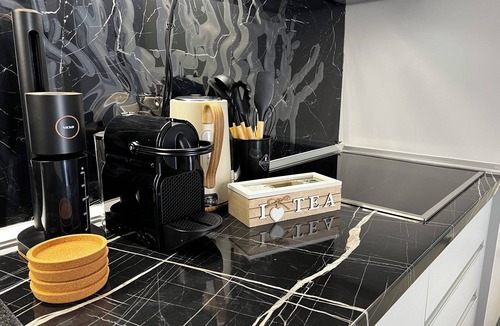 Thessaloniki Apartment | Stylish Oasis in Thessaloniki