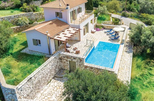 Mikros Gialos Villa | Stylish villa w/spectacular views & great location