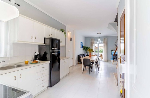 Nea Skioni Apartment | Summer family retreat