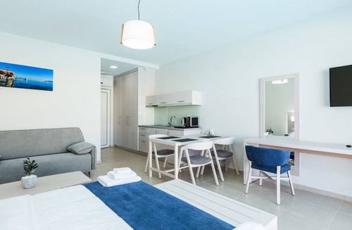 Plaka Apartment | Sun and Sea Plus Resort Hotel