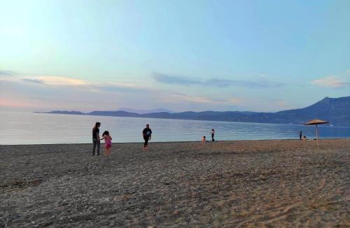Korinthos House | Sun, Sea, and Sand-Only 20 Footsteps to the Beach