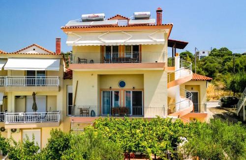 Gerakini Apartment | Sun, Sea & Space 100m to beach!