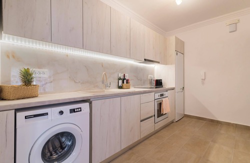 Petaloudes Apartment | Sunlight : Ανετο&μοντέρνο διαμερισμα κοντα στο κεντρο της πολης-pet friendly