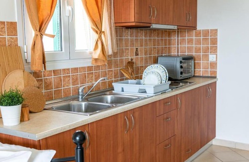 Amoudi Apartment | Sunny Aprt at Klelia Cottage